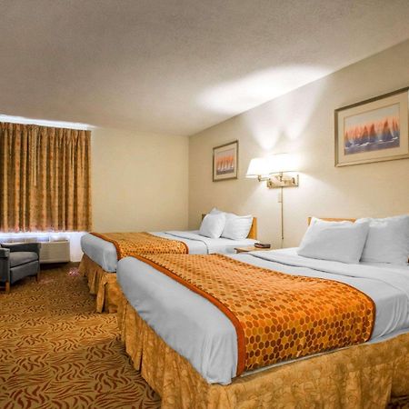 University Inn & Suites Stevens Point Buitenkant foto