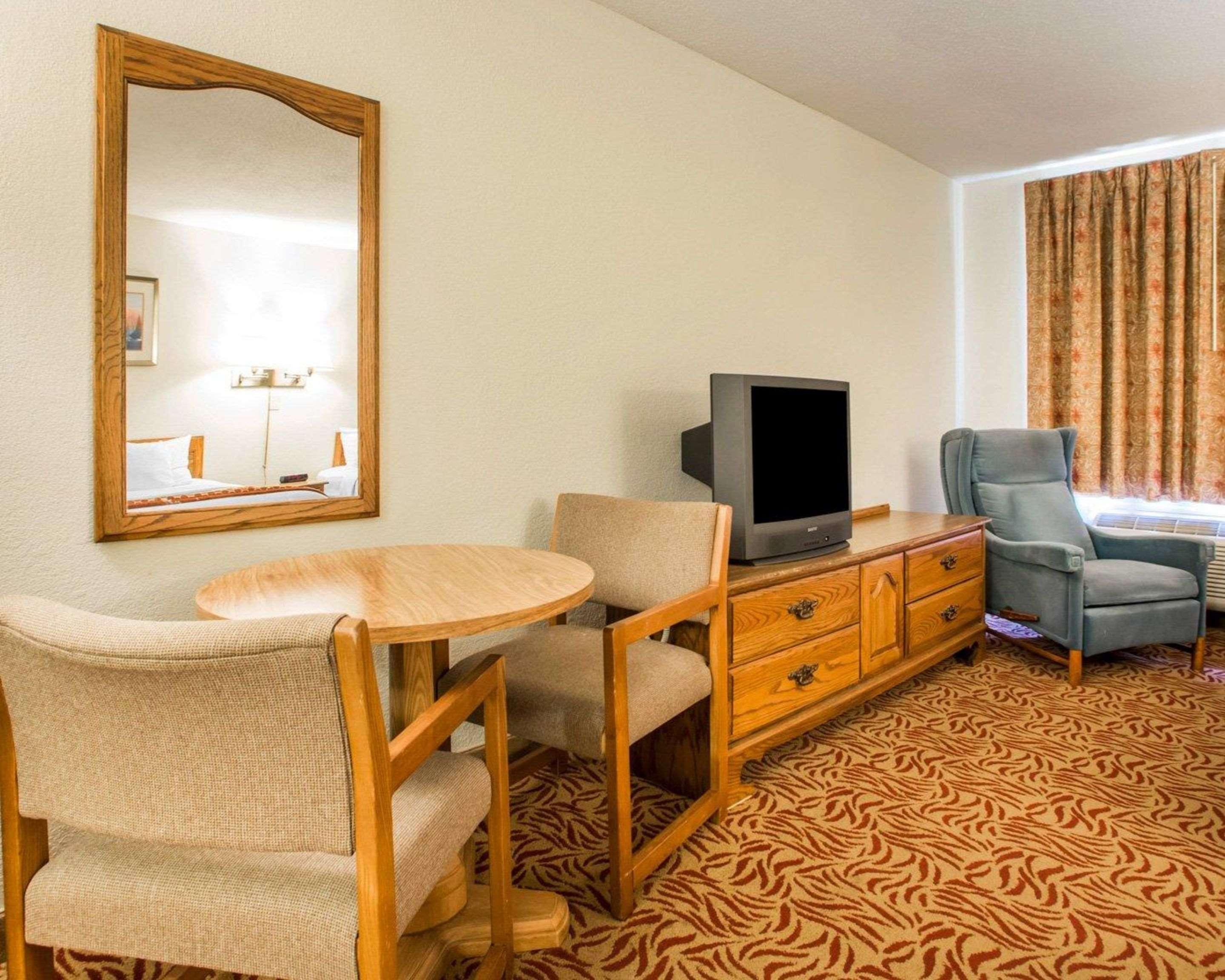 University Inn & Suites Stevens Point Buitenkant foto