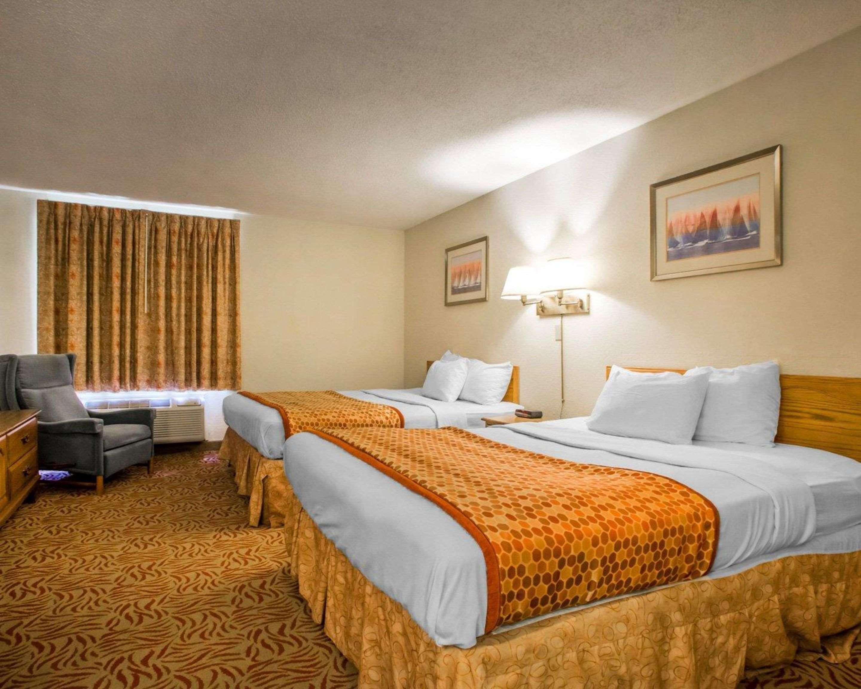 University Inn & Suites Stevens Point Buitenkant foto