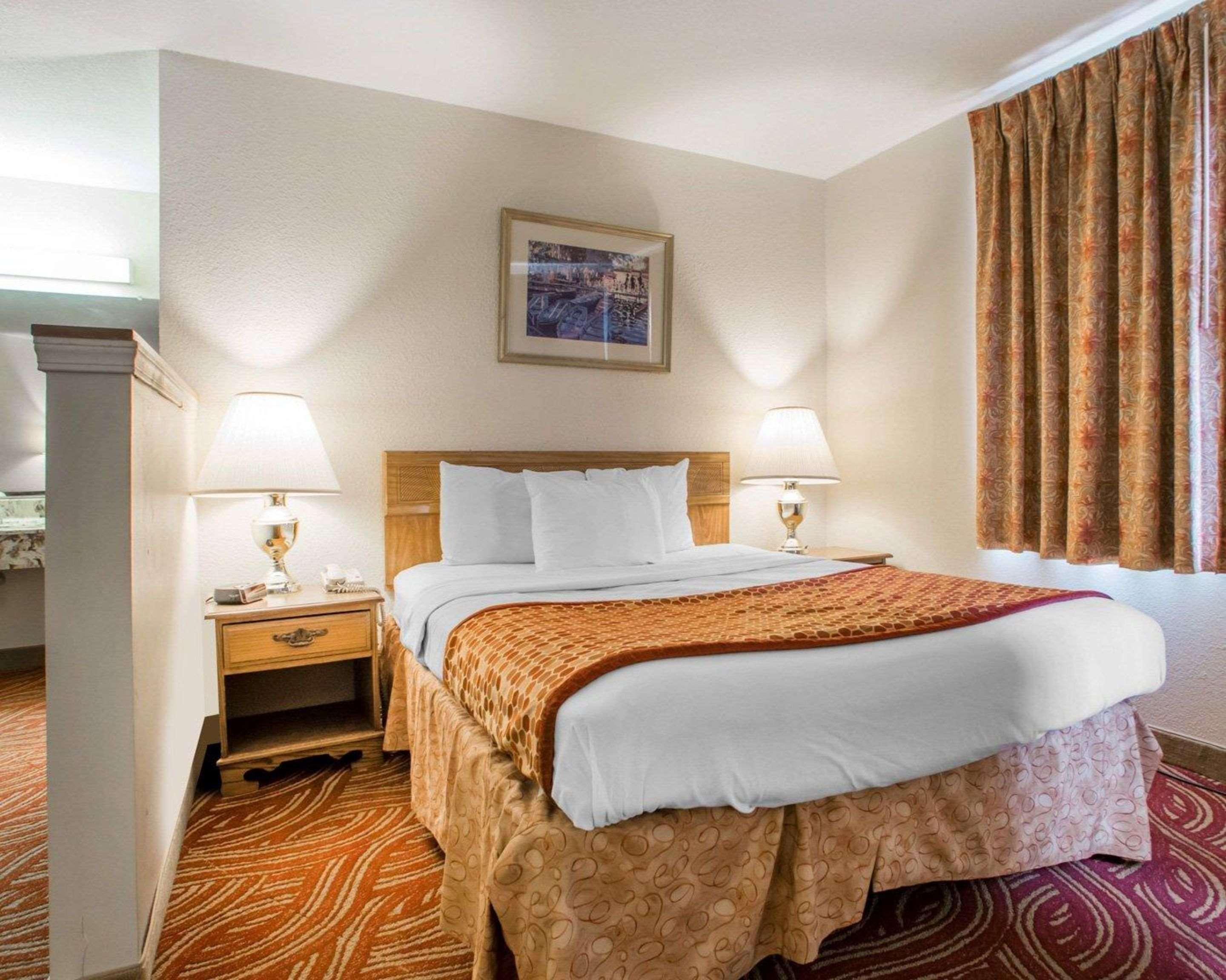 University Inn & Suites Stevens Point Buitenkant foto