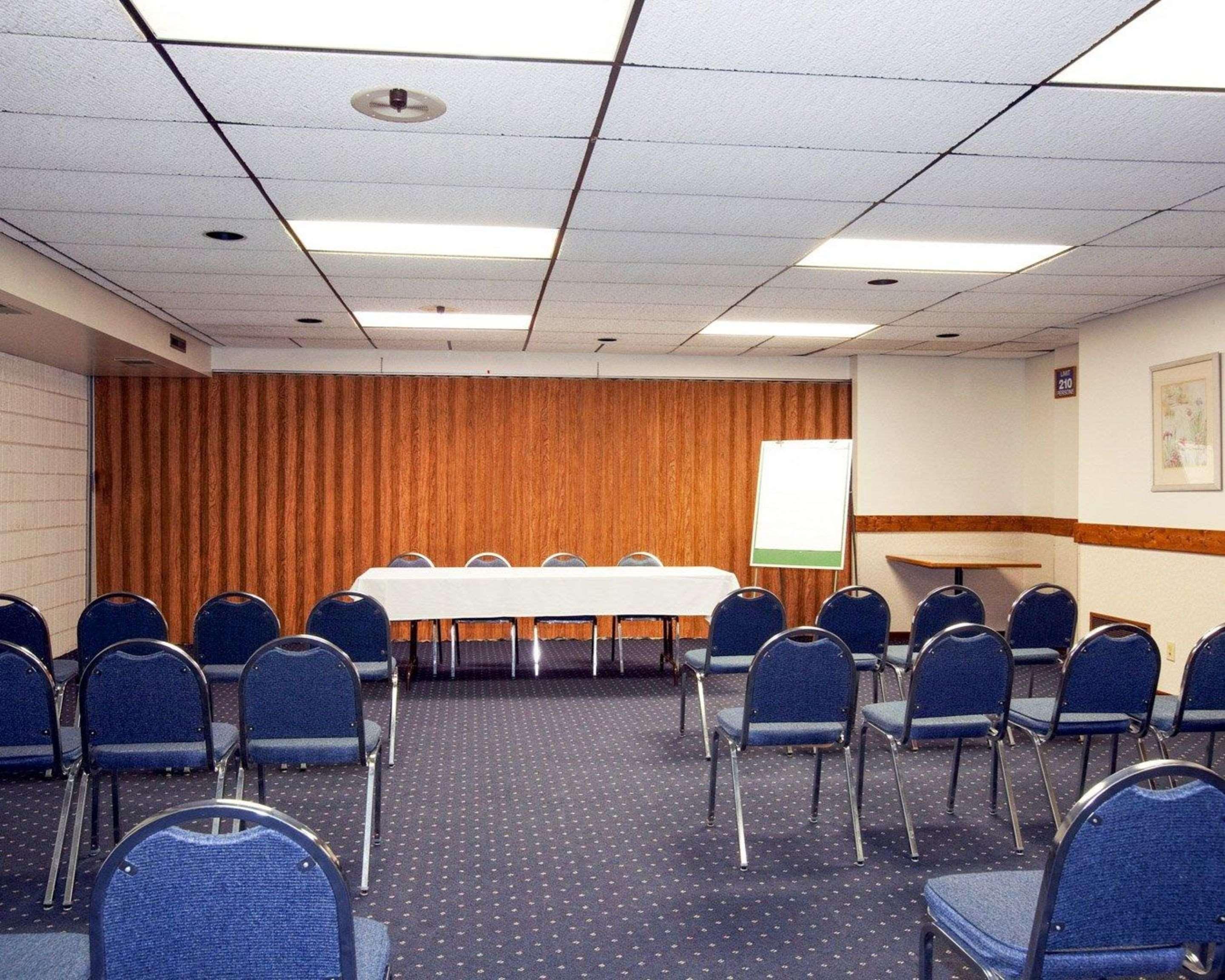 University Inn & Suites Stevens Point Buitenkant foto