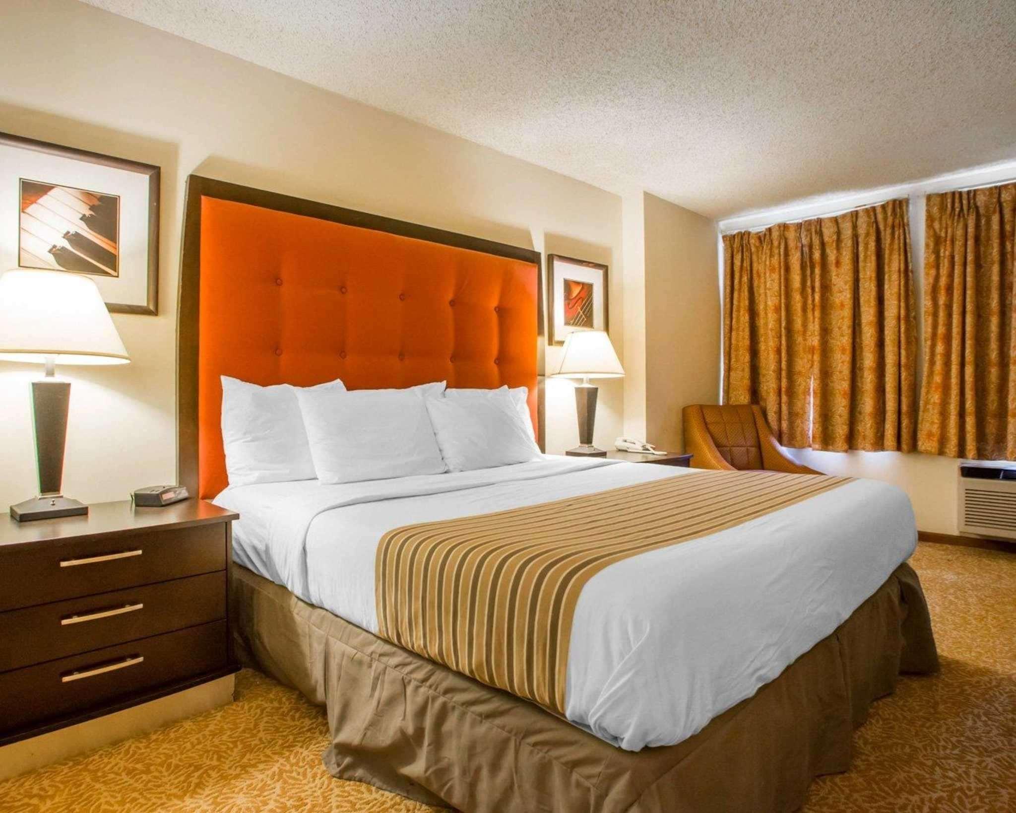 University Inn & Suites Stevens Point Buitenkant foto