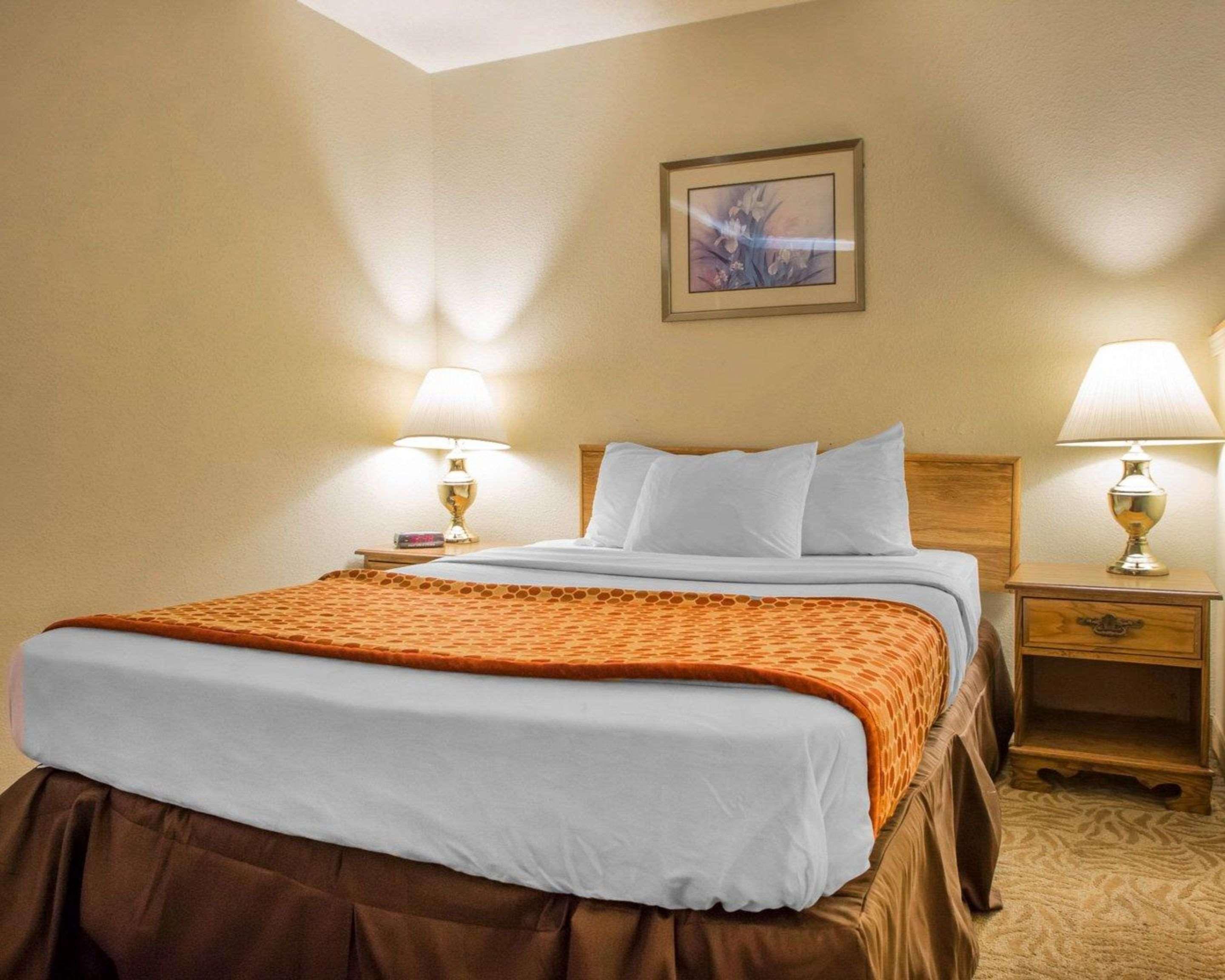 University Inn & Suites Stevens Point Buitenkant foto
