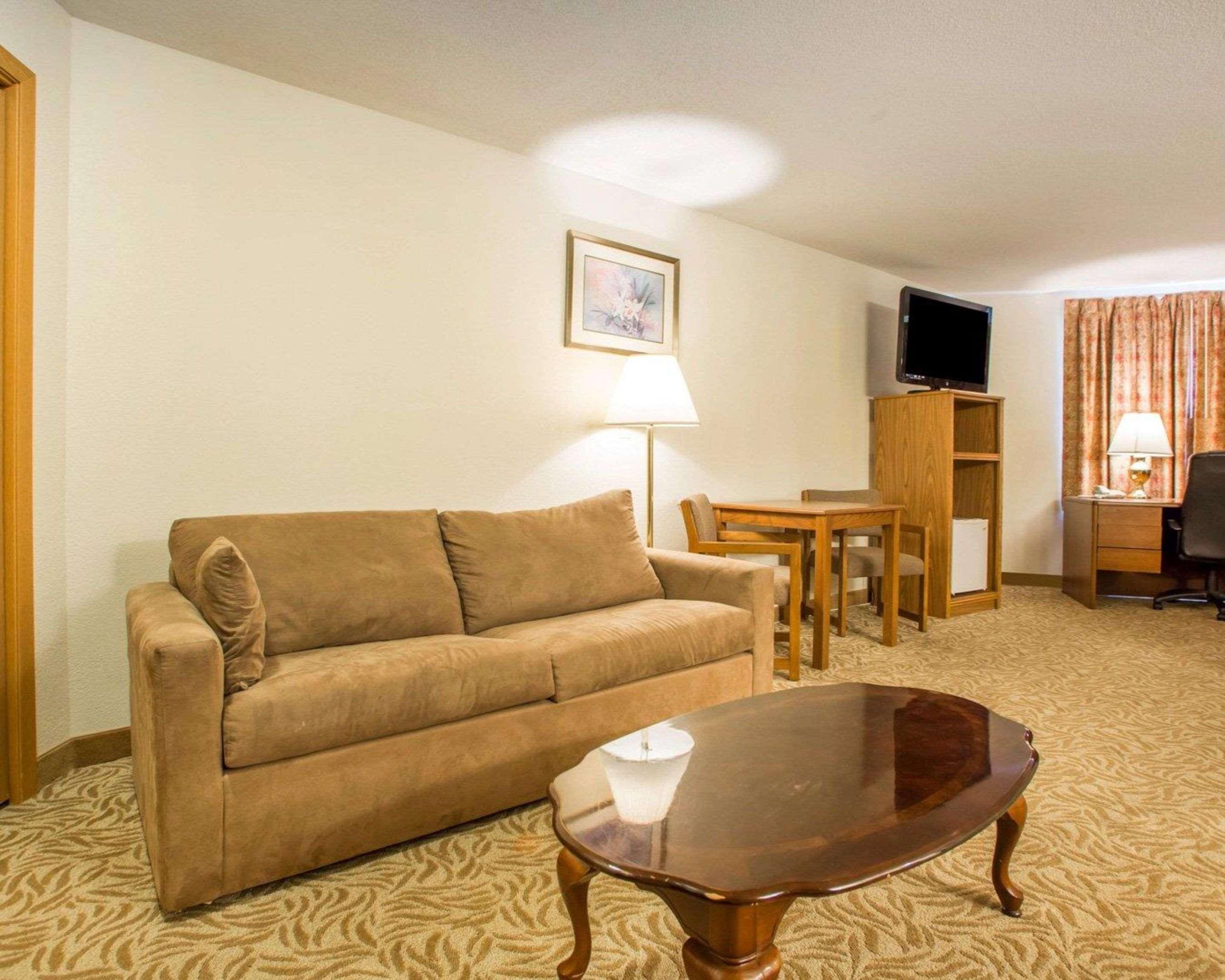 University Inn & Suites Stevens Point Buitenkant foto