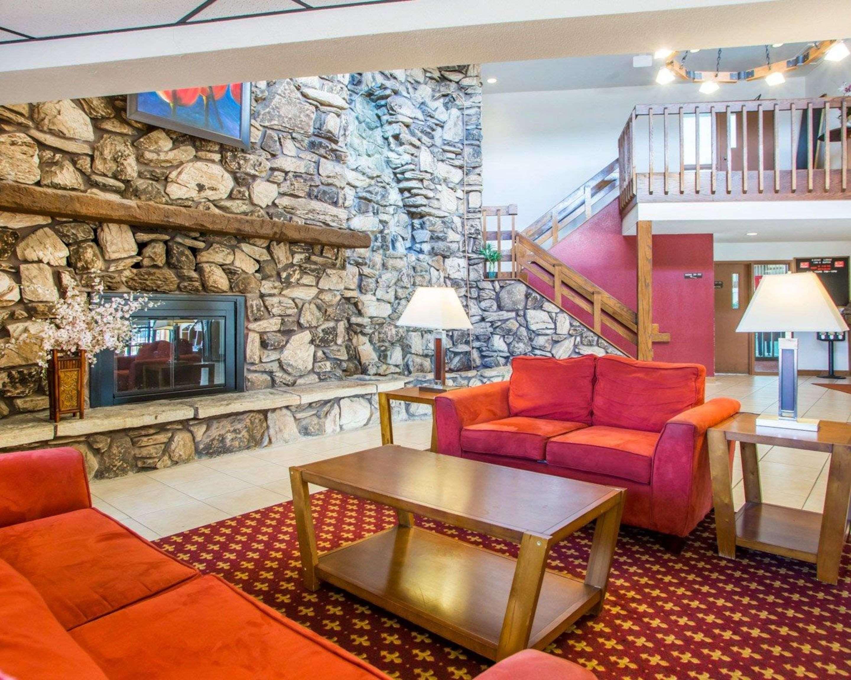 University Inn & Suites Stevens Point Buitenkant foto