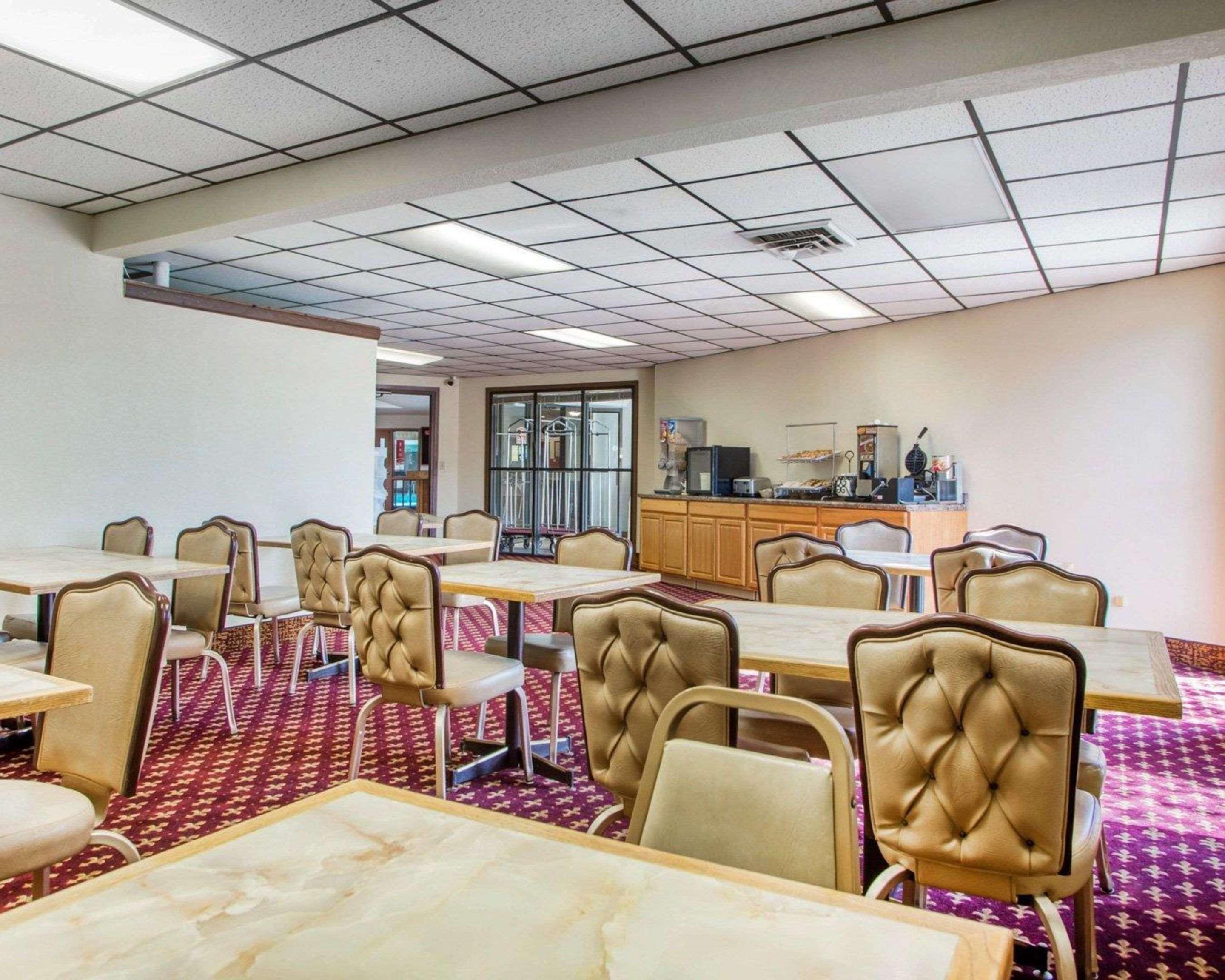 University Inn & Suites Stevens Point Buitenkant foto