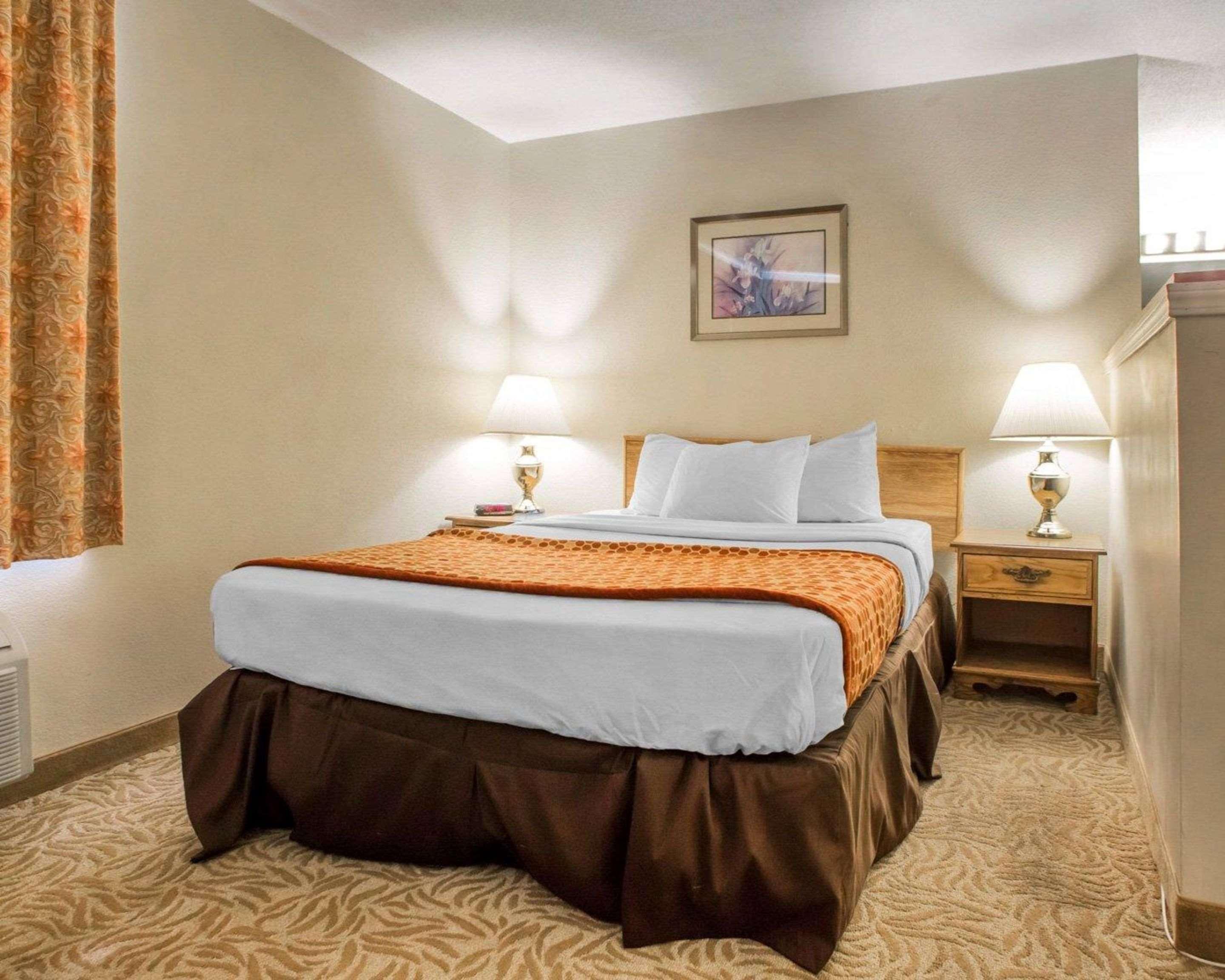 University Inn & Suites Stevens Point Buitenkant foto