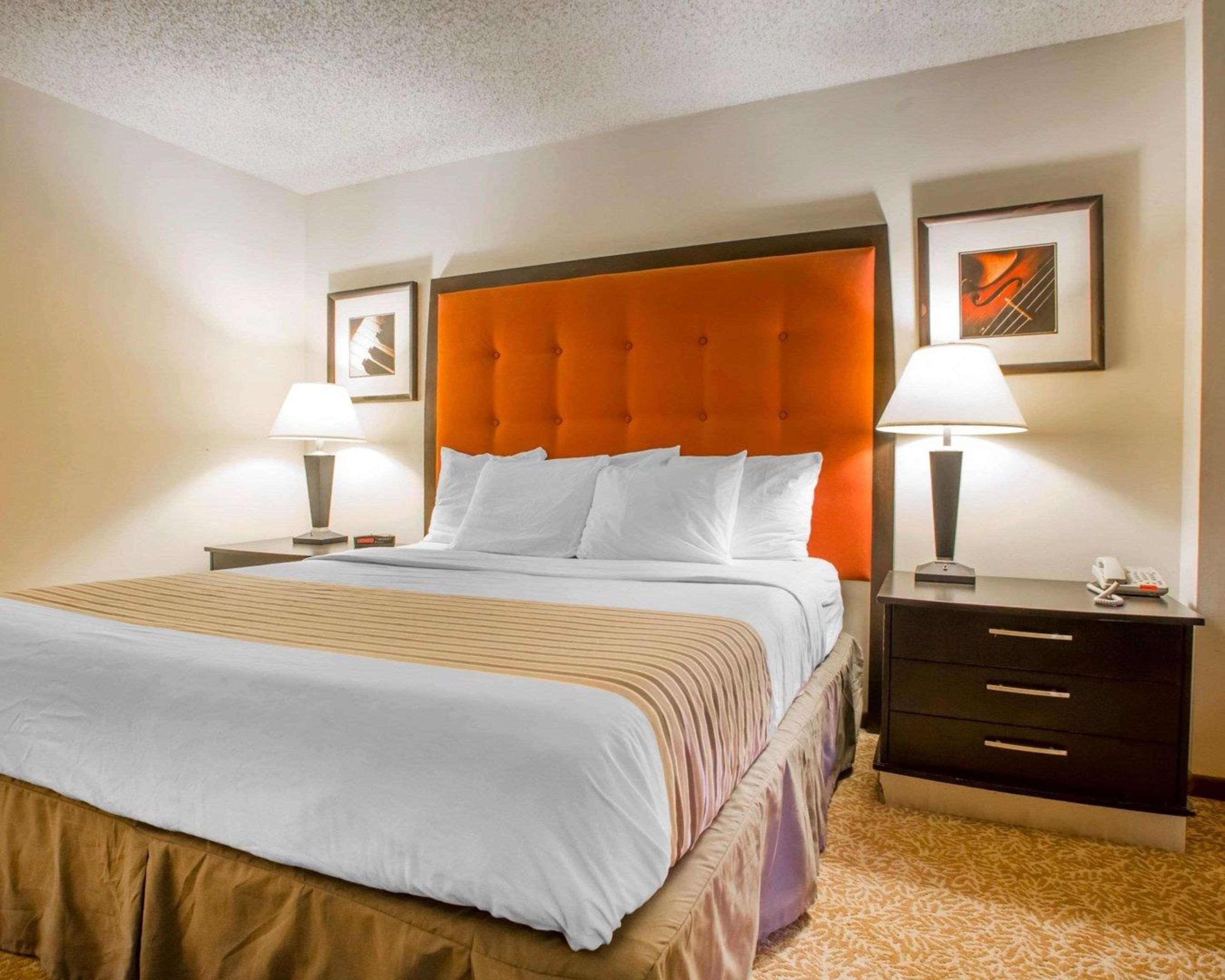 University Inn & Suites Stevens Point Buitenkant foto