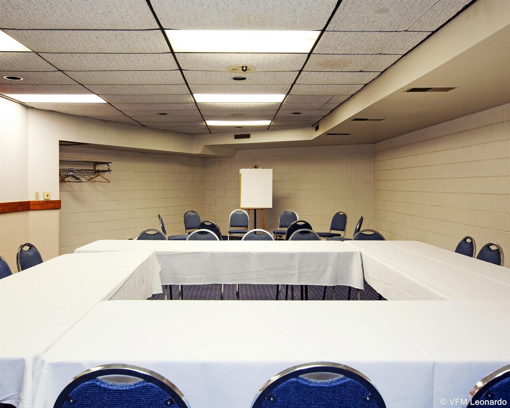 University Inn & Suites Stevens Point Buitenkant foto