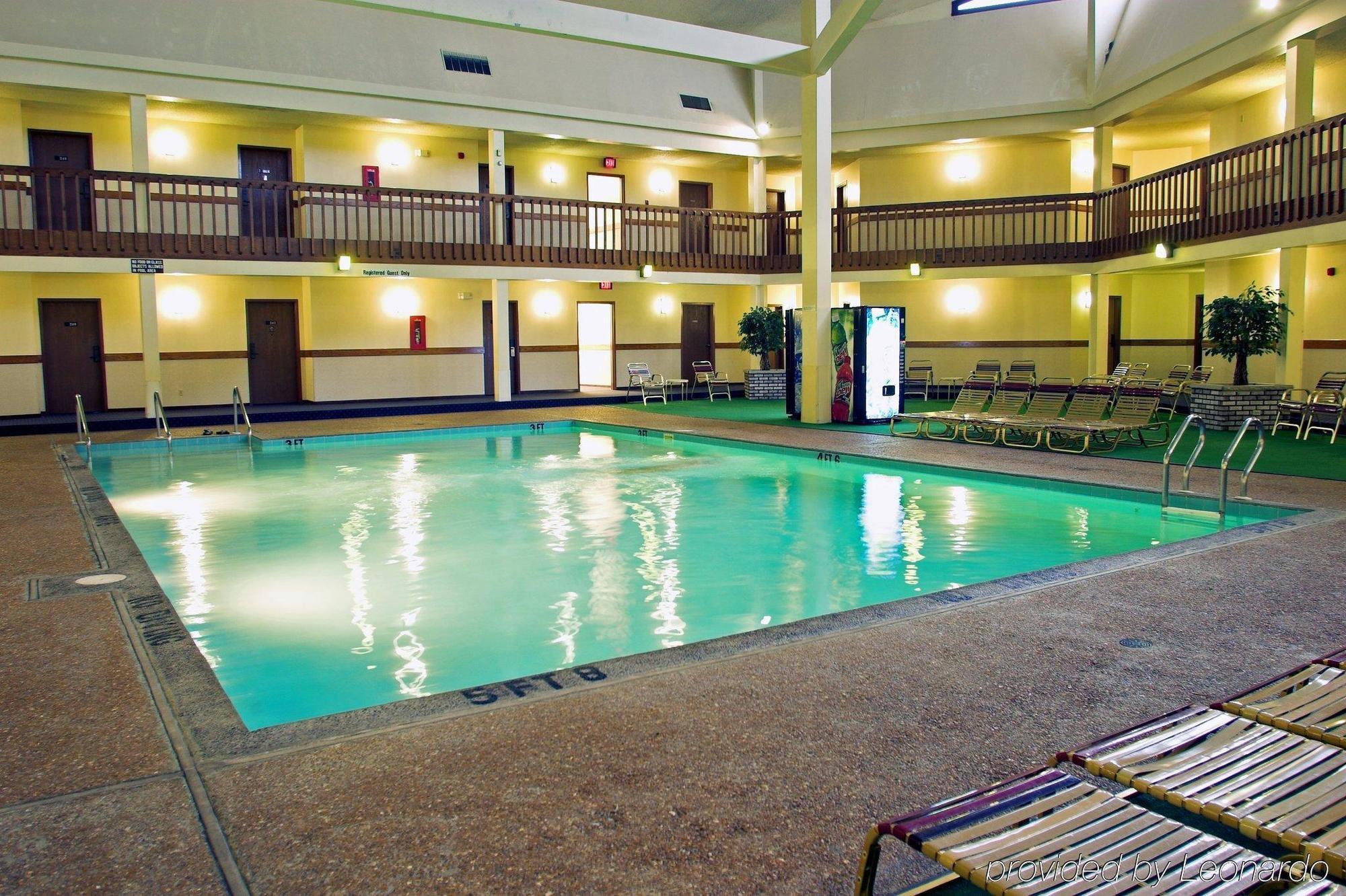 University Inn & Suites Stevens Point Buitenkant foto
