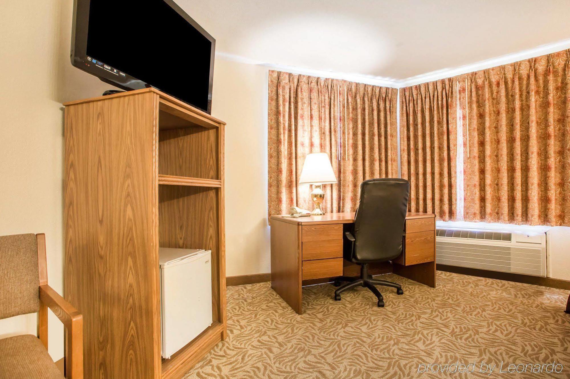 University Inn & Suites Stevens Point Buitenkant foto