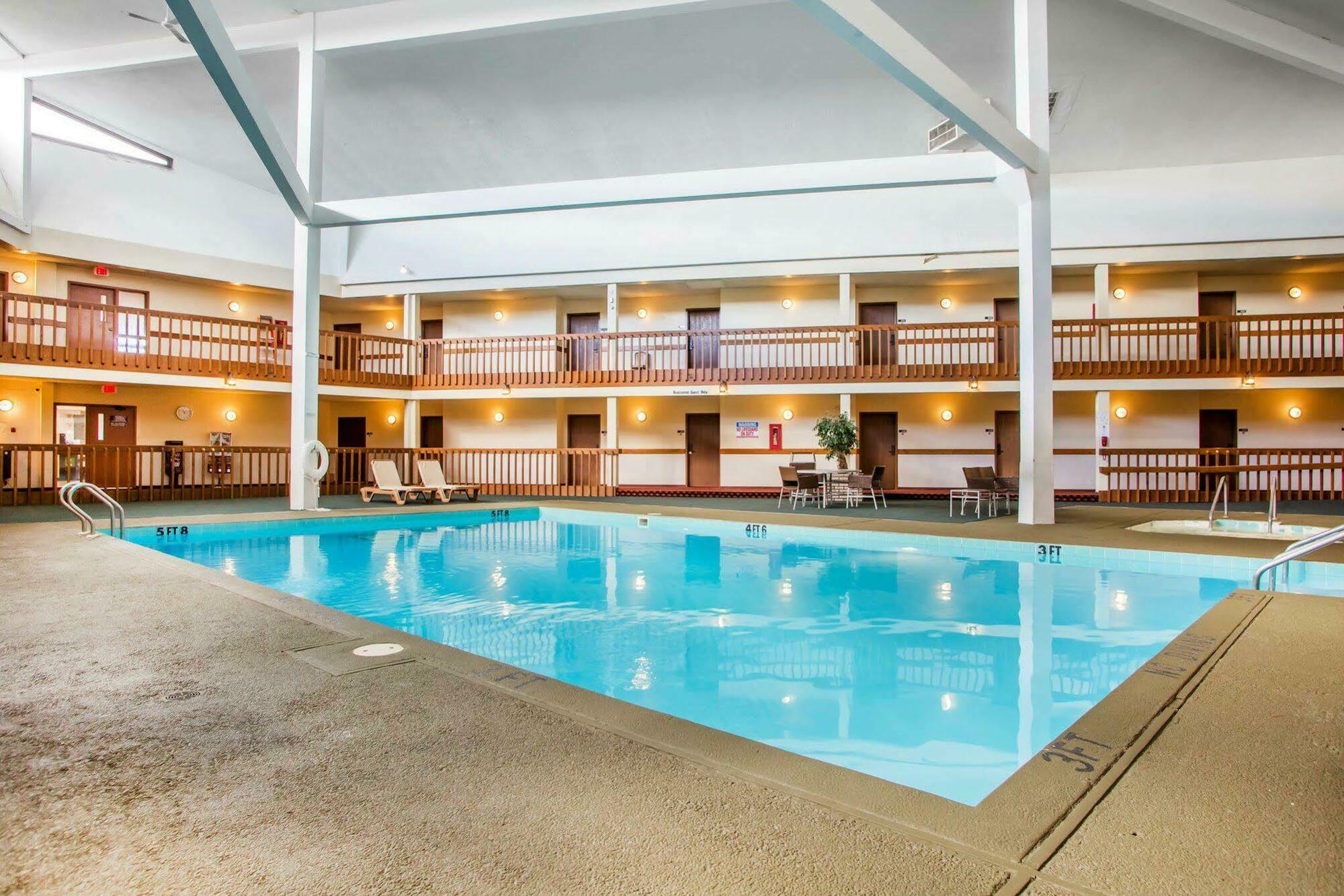 University Inn & Suites Stevens Point Buitenkant foto
