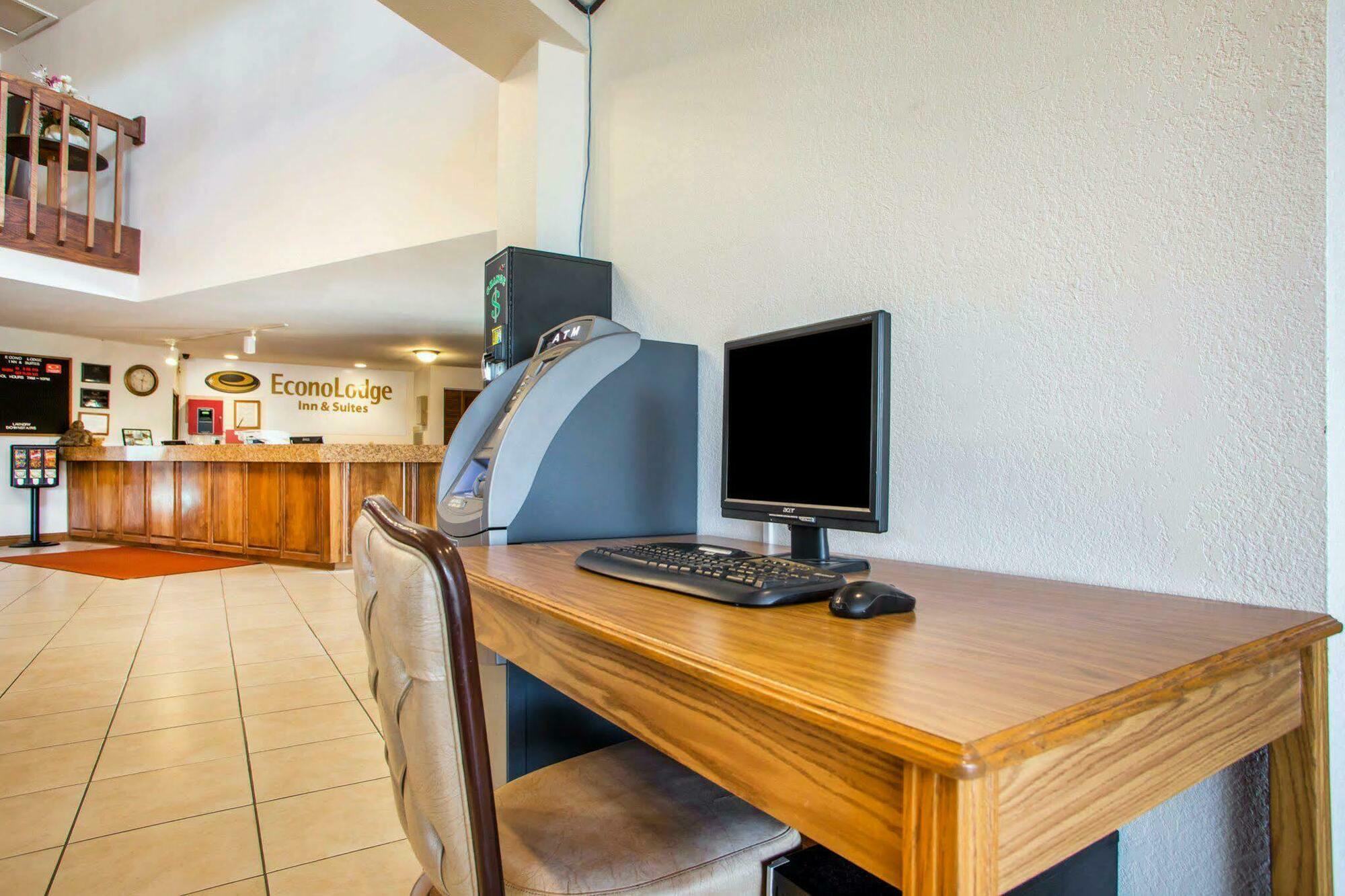 University Inn & Suites Stevens Point Buitenkant foto