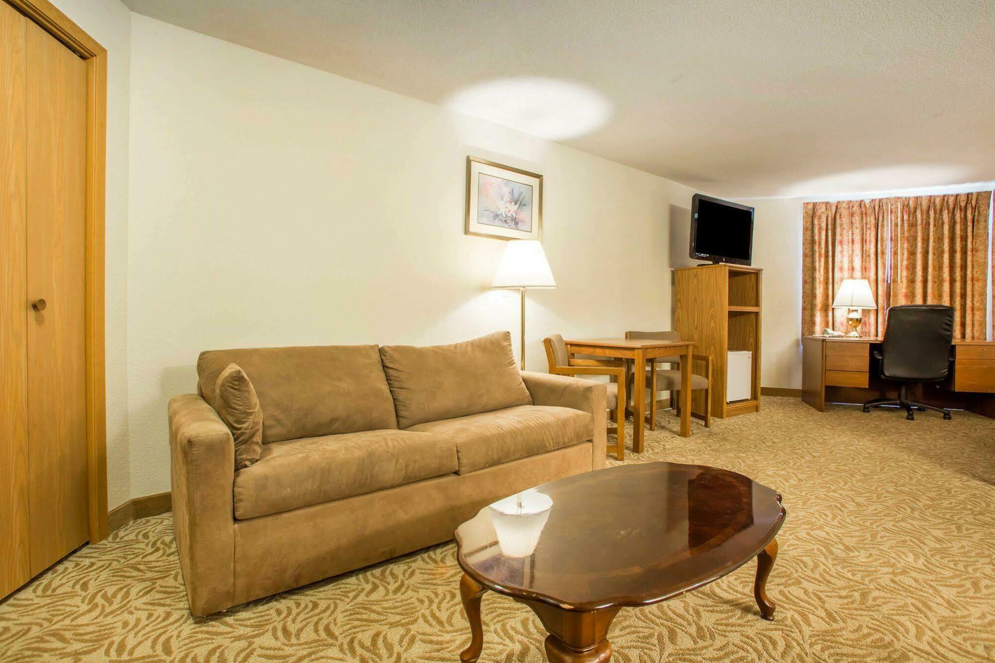 University Inn & Suites Stevens Point Buitenkant foto